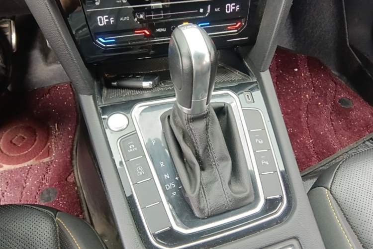 Used Volkswagen FAW-Volkswagen CC 2021 380TSI Striking Edition Gear Lever