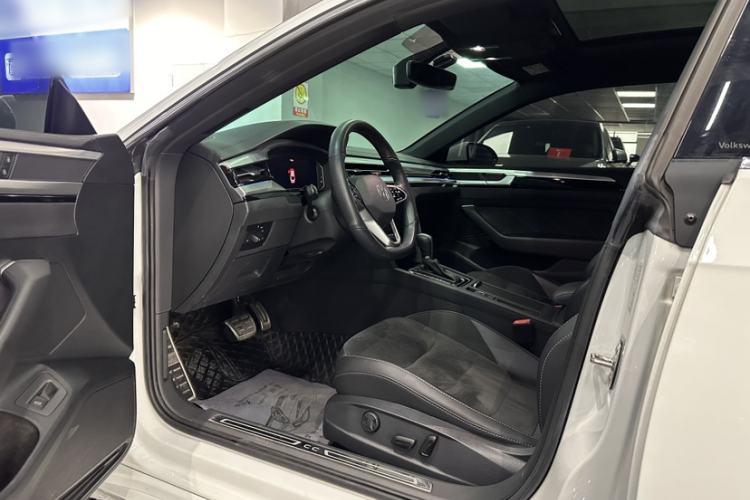 Used Volkswagen FAW-Volkswagen CC 2021 330TSI Ignite Edition Interior 1
