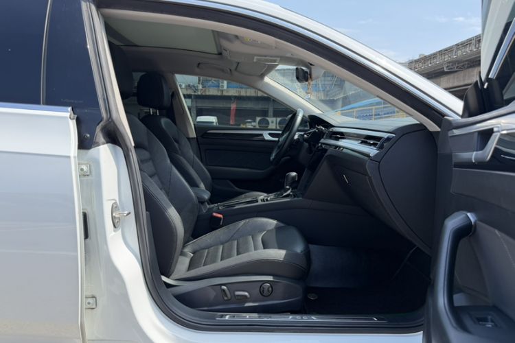 Used Volkswagen FAW-Volkswagen CC 2021 Estate Car 380TSI Vizion Edition Interior 10