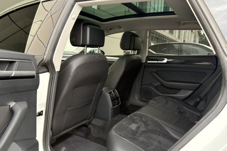 Used Volkswagen FAW-Volkswagen CC 2021 Estate Car 330TSI Hunter Vision Edition Interior 2