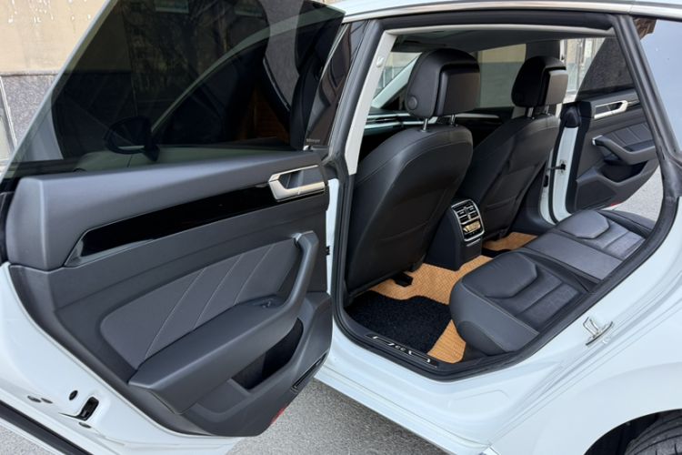Used Volkswagen FAW-Volkswagen CC 2021 380TSI Striking Edition Interior 2