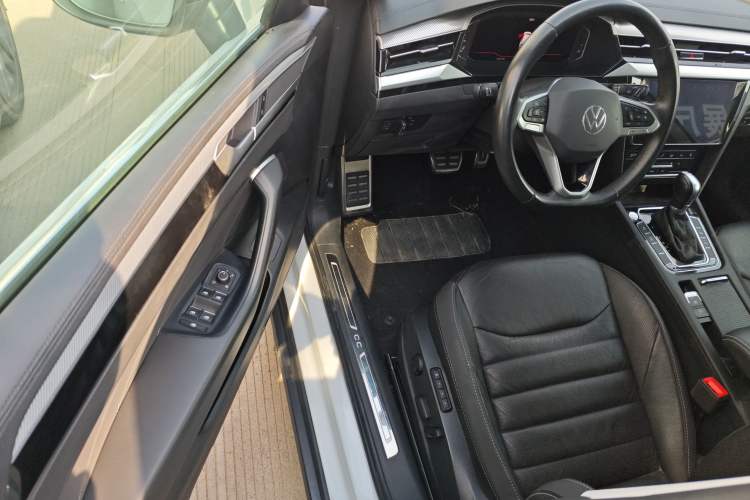 Used Volkswagen FAW-Volkswagen CC 2021 Estate Car 380TSI Vizion Edition Interior 3