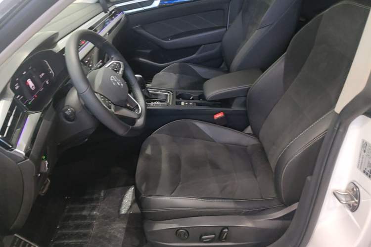 Used Volkswagen FAW-Volkswagen CC 2021 Estate Car 330TSI Hunter Vision Edition Left Front Seat