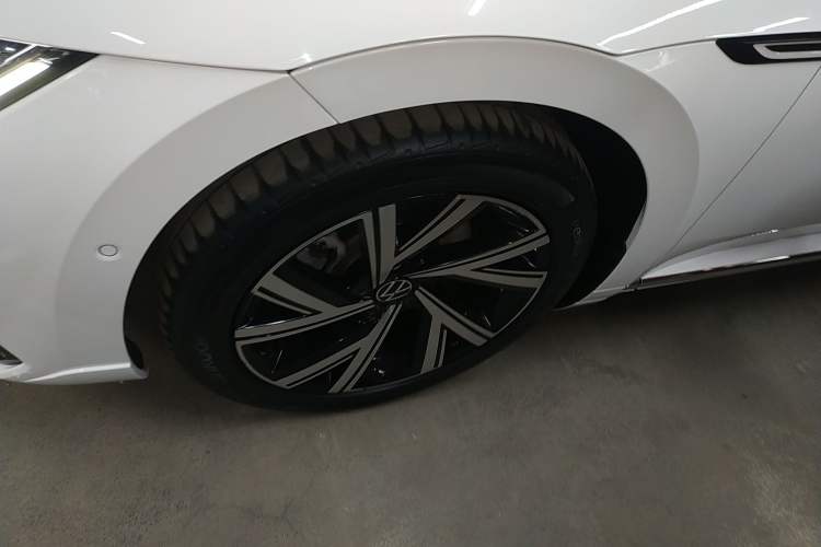 Used Volkswagen FAW-Volkswagen CC 2021 380TSI Striking Edition 30th Anniversary Model Left Front Wheel Hub