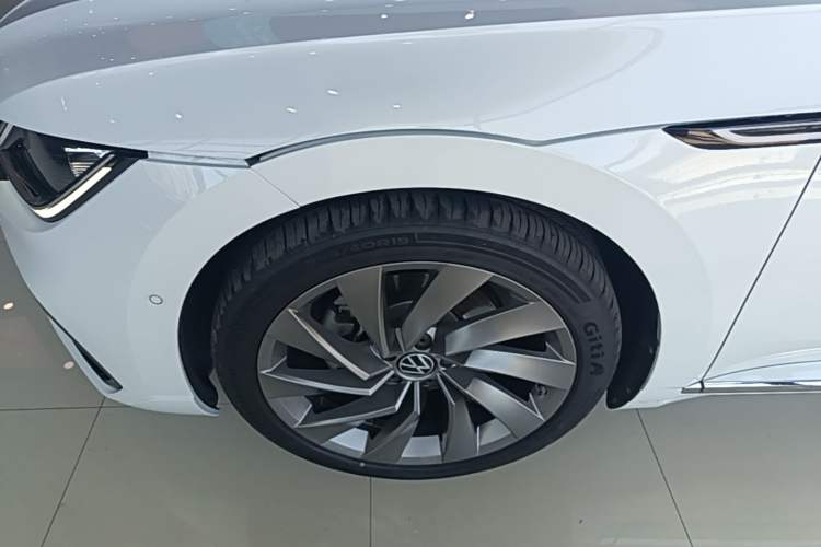 Used Volkswagen FAW-Volkswagen CC 2021 380TSI Striking Edition Left Front Wheel Hub