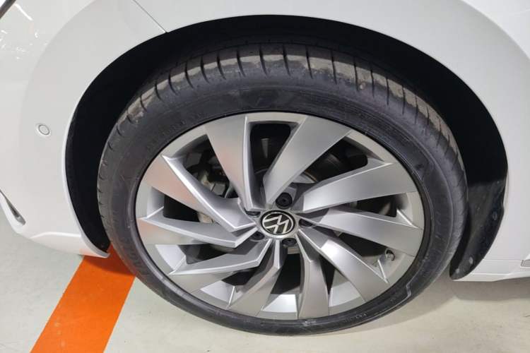 Used Volkswagen FAW-Volkswagen CC 2021 380TSI Striking Edition Left Front Wheel Hub