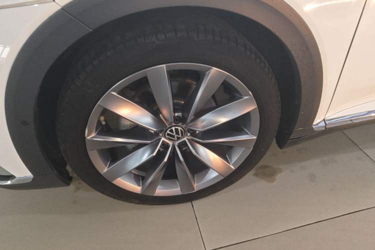 Used Volkswagen FAW-Volkswagen CC 2021 Estate Car 380TSI Vizion Edition Left Front Wheel Hub