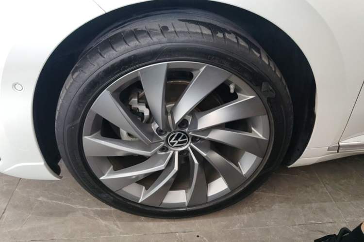 Used Volkswagen FAW-Volkswagen CC 2021 380TSI Striking Edition Left Front Wheel Hub