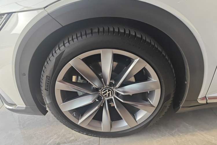 Used Volkswagen FAW-Volkswagen CC 2021 Estate Car 380TSI Vizion Edition Left Front Wheel Hub