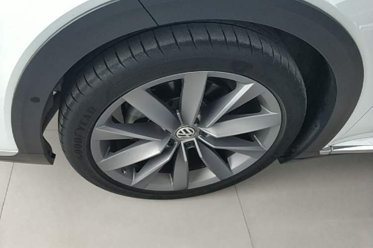 Used Volkswagen FAW-Volkswagen CC 2021 Estate Car 380TSI Vizion Edition Left Front Wheel Hub