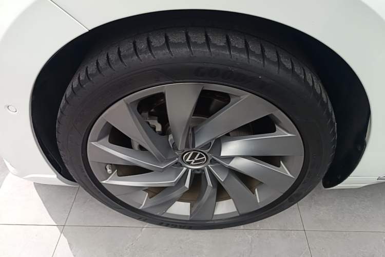Used Volkswagen FAW-Volkswagen CC 2021 380TSI Striking Edition Left Front Wheel Hub