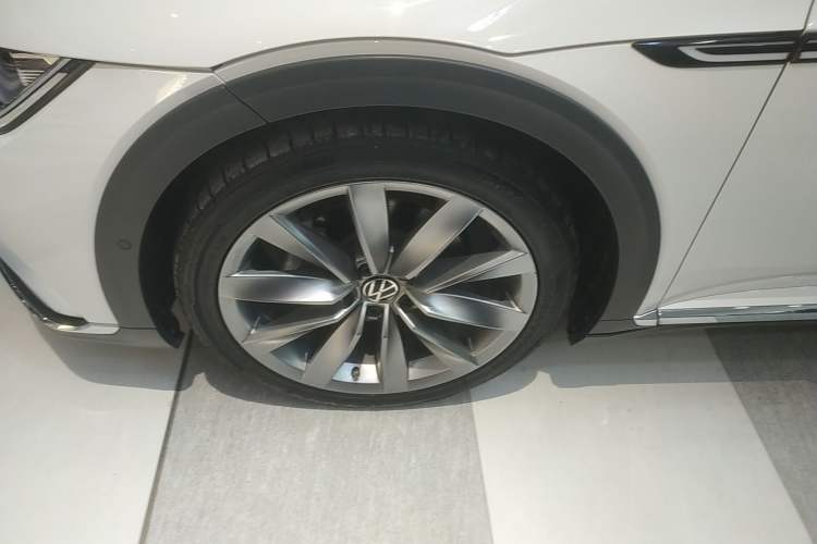 Used Volkswagen FAW-Volkswagen CC 2021 Estate Car 380TSI Vizion Edition Left Front Wheel Hub