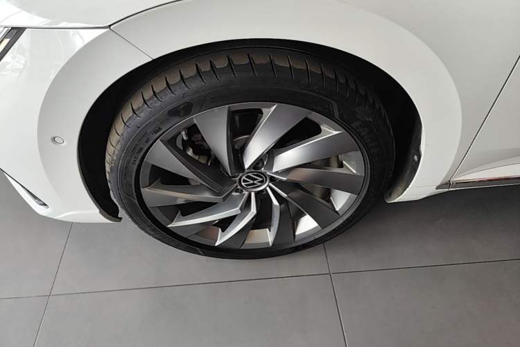 Used Volkswagen FAW-Volkswagen CC 2021 380TSI Striking Edition Left Front Wheel Hub