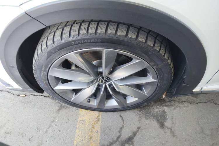 Used Volkswagen FAW-Volkswagen CC 2021 Estate Vehicle 380TSI Vizzion Edition Left Front Wheel Hub