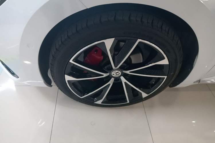 Used Volkswagen FAW-Volkswagen CC 2021 380TSI Striking Edition Left Front Wheel Hub