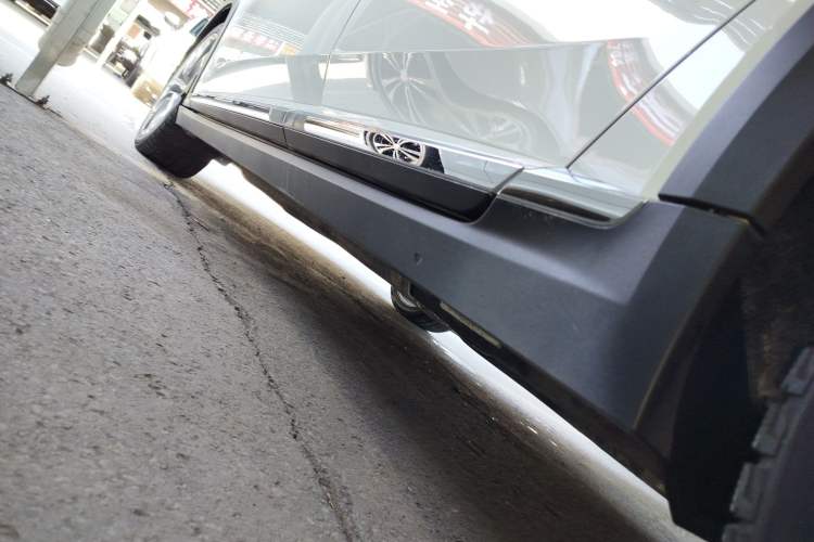 Used Volkswagen FAW-Volkswagen CC 2021 Estate Vehicle 380TSI Vizzion Edition Left Side Sill