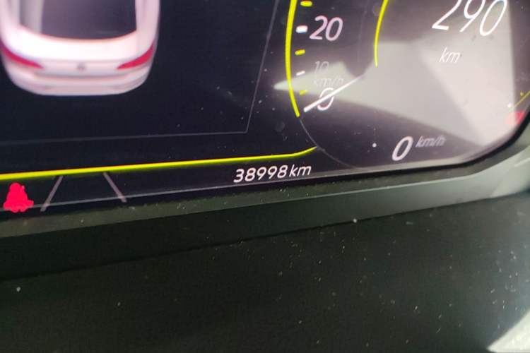 Used Volkswagen FAW-Volkswagen CC 2021 380TSI Striking Edition Odometer Close Up