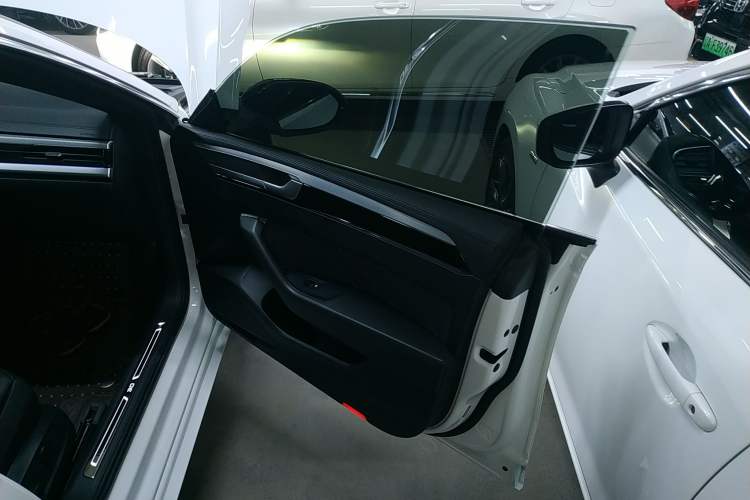 Used Volkswagen FAW-Volkswagen CC 2021 380TSI Striking Edition 30th Anniversary Model Right Front Door Interior