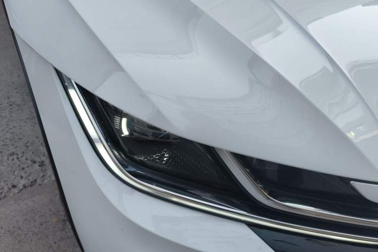 Used Volkswagen FAW-Volkswagen CC 2021 Estate Vehicle 380TSI Vizzion Edition Right Front Headlight