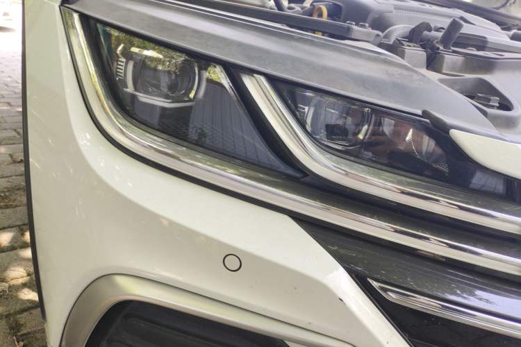 Used Volkswagen FAW-Volkswagen CC 2021 Estate Vehicle 380TSI Vizzion Edition Right Front Headlight