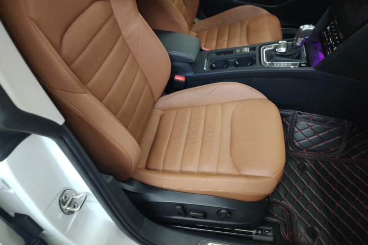Used Volkswagen FAW-Volkswagen CC 2021 Estate Car 380TSI Vizion Edition Right Front Seat