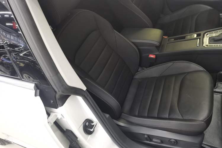 Used Volkswagen FAW-Volkswagen CC 2021 380TSI Striking Edition Right Front Seat
