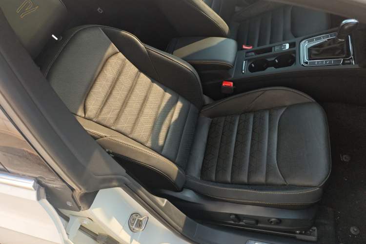 Used Volkswagen FAW-Volkswagen CC 2021 380TSI Striking Edition Right Front Seat