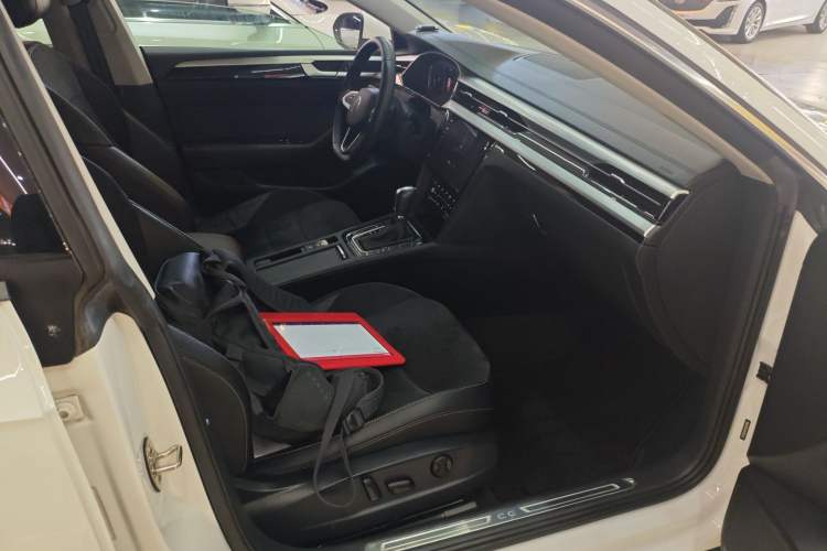 Used Volkswagen FAW-Volkswagen CC 2021 Estate Car 330TSI Hunter Vision Edition Right Front Seat