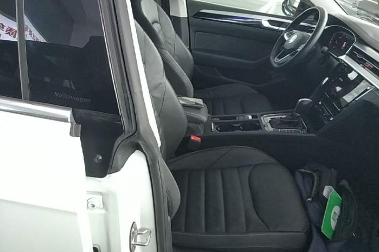 Used Volkswagen FAW-Volkswagen CC 2021 Estate Car 380TSI Vizion Edition Right Front Seat