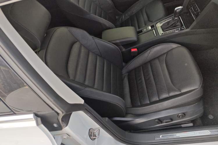Used Volkswagen FAW-Volkswagen CC 2021 Estate Car 380TSI Vizion Edition Right Front Seat