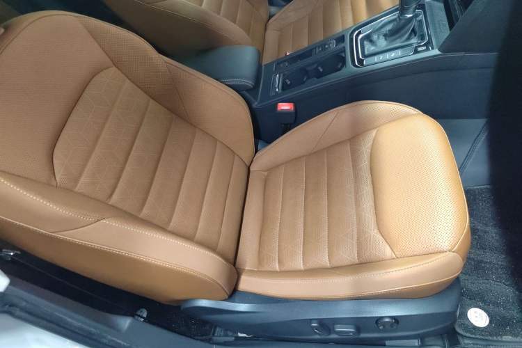 Used Volkswagen FAW-Volkswagen CC 2021 Estate Car 380TSI Vizion Edition Right Front Seat