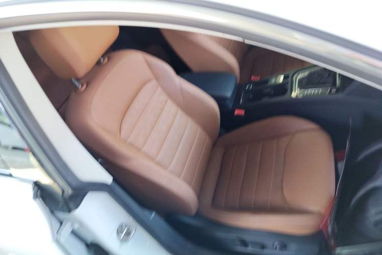 Used Volkswagen FAW-Volkswagen CC 2021 Estate Vehicle 380TSI Vizzion Edition Right Front Seat