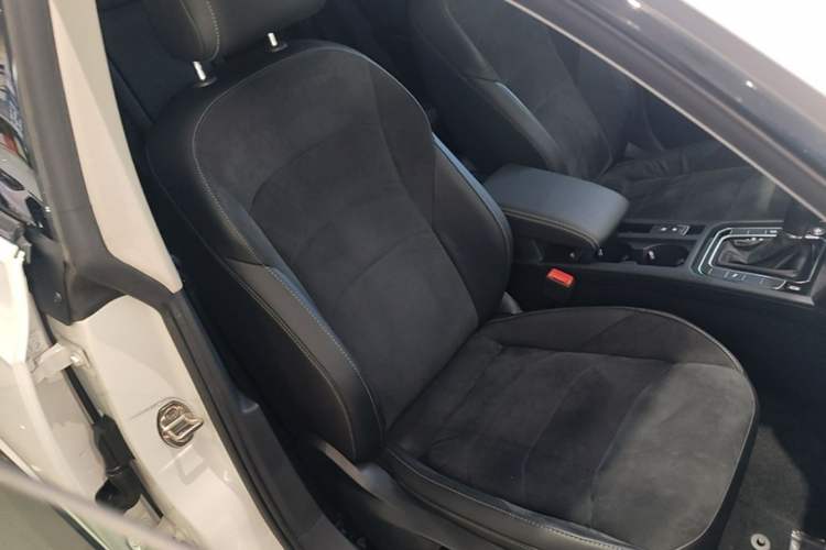 Used Volkswagen FAW-Volkswagen CC 2021 Estate Car 330TSI Hunter Vision Edition Right Front Seat