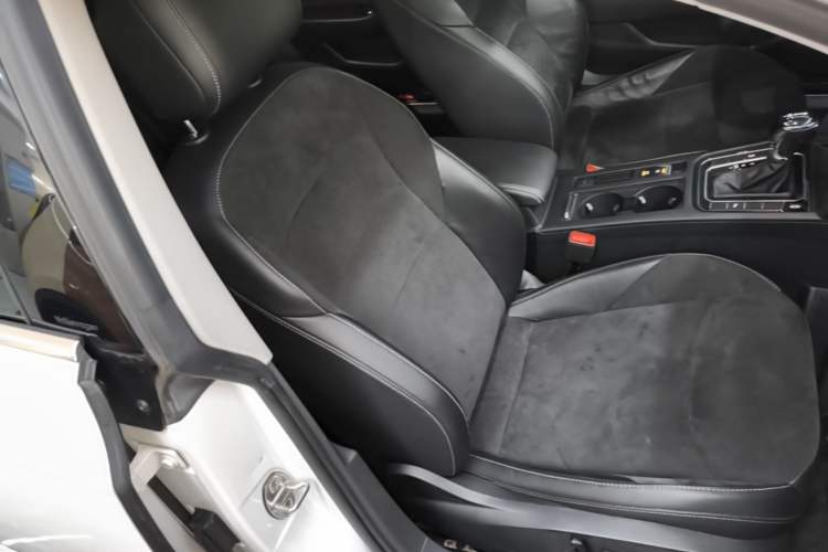 Used Volkswagen FAW-Volkswagen CC 2021 Estate Car 330TSI Hunter Vision Edition Right Front Seat