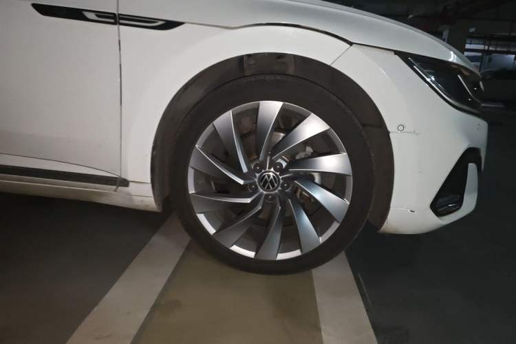 Used Volkswagen FAW-Volkswagen CC 2021 380TSI Striking Edition Right Front Wheel Hub