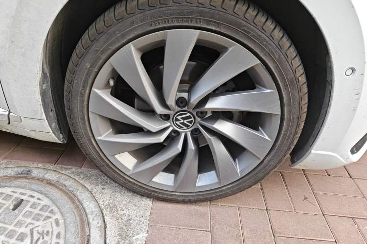 Used Volkswagen FAW-Volkswagen CC 2021 380TSI Striking Edition Right Front Wheel Hub