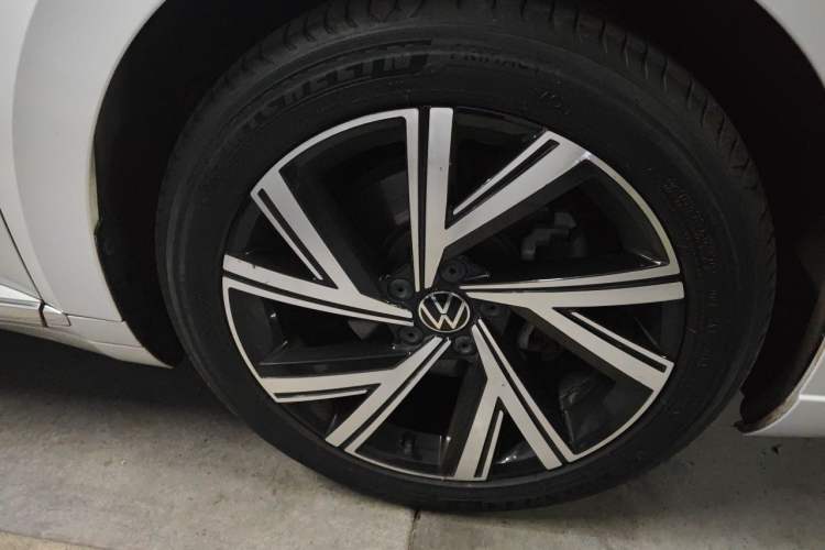 Used Volkswagen FAW-Volkswagen CC 2021 380TSI Striking Edition Right Front Wheel Hub