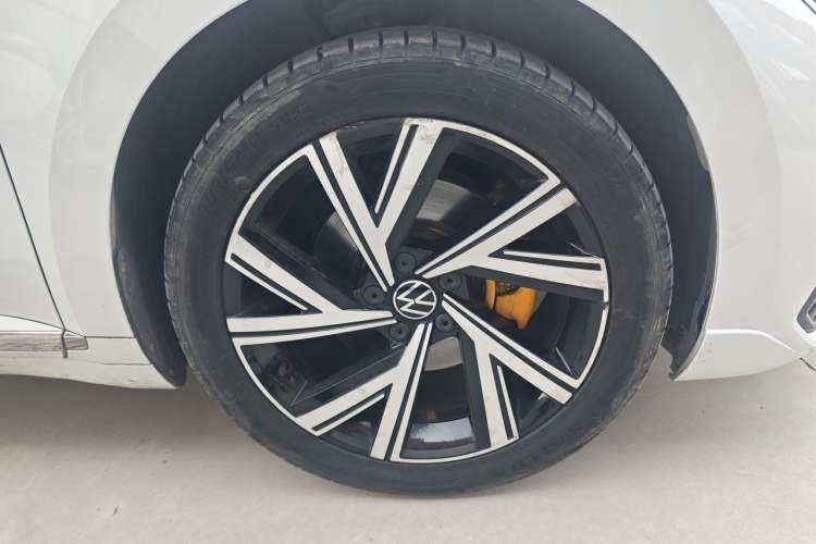 Used Volkswagen FAW-Volkswagen CC 2021 330TSI Ignite Edition Right Front Wheel Hub