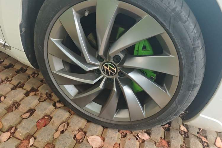 Used Volkswagen FAW-Volkswagen CC 2021 380TSI Striking Edition Right Front Wheel Hub