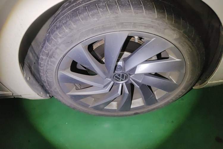Used Volkswagen FAW-Volkswagen CC 2021 380TSI Striking Edition Right Front Wheel Hub