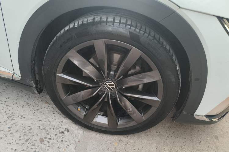 Used Volkswagen FAW-Volkswagen CC 2021 Estate Vehicle 380TSI Vizzion Edition Right Front Wheel Hub