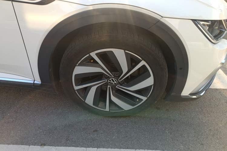 Used Volkswagen FAW-Volkswagen CC 2021 Estate Car 380TSI Vizion Edition Right Front Wheel Hub