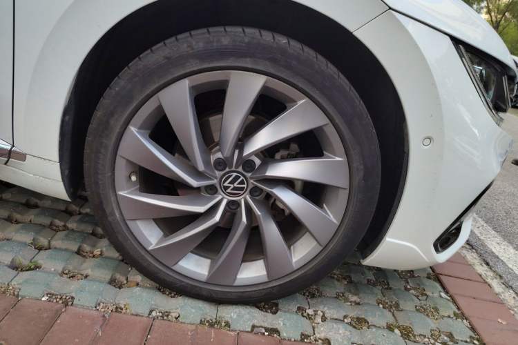 Used Volkswagen FAW-Volkswagen CC 2021 380TSI Striking Edition Right Front Wheel Hub