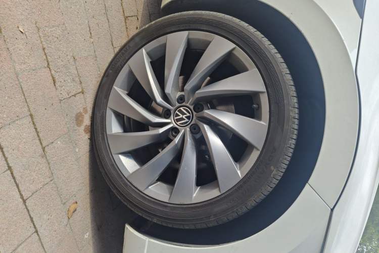 Used Volkswagen FAW-Volkswagen CC 2021 380TSI Striking Edition 30th Anniversary Model Right Front Wheel Hub