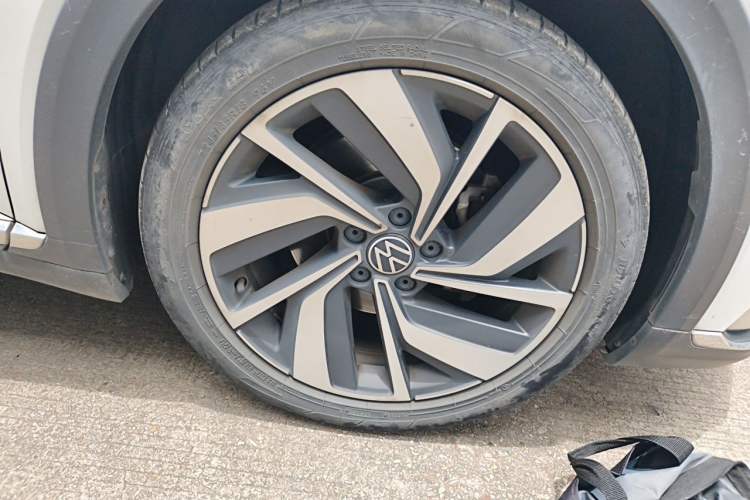 Used Volkswagen FAW-Volkswagen CC 2021 Estate Car 330TSI Hunter Vision Edition Right Front Wheel Hub
