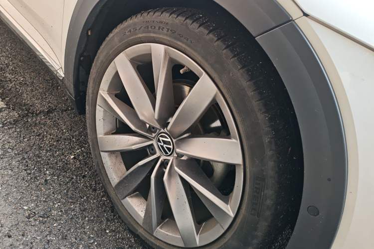 Used Volkswagen FAW-Volkswagen CC 2021 Estate Car 380TSI Vizion Edition Right Front Wheel Hub