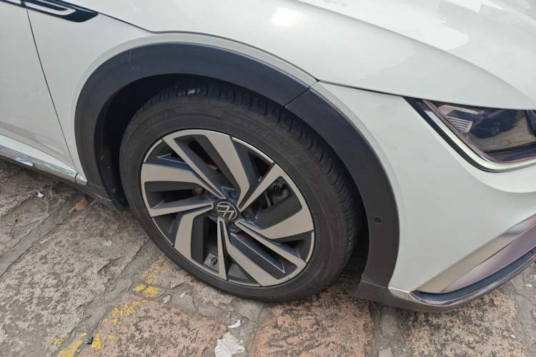 Used Volkswagen FAW-Volkswagen CC 2021 Estate Car 380TSI Vizion Edition Right Front Wheel Hub