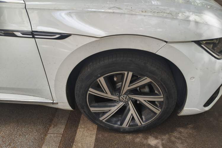 Used Volkswagen FAW-Volkswagen CC 2021 380TSI Striking Edition 30th Anniversary Model Right Front Wheel Hub