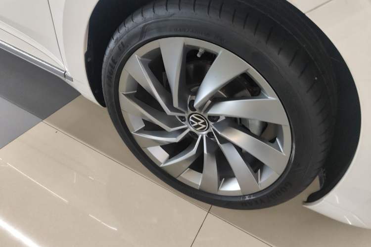 Used Volkswagen FAW-Volkswagen CC 2021 380TSI Striking Edition Right Front Wheel Hub