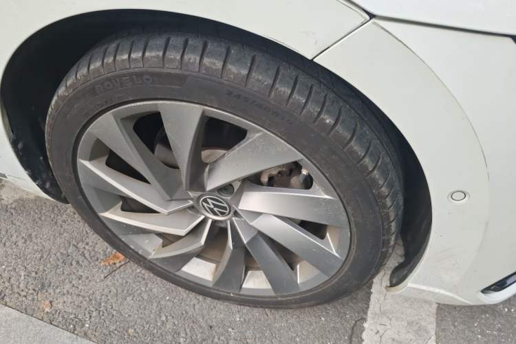 Used Volkswagen FAW-Volkswagen CC 2021 380TSI Striking Edition Right Front Wheel Hub